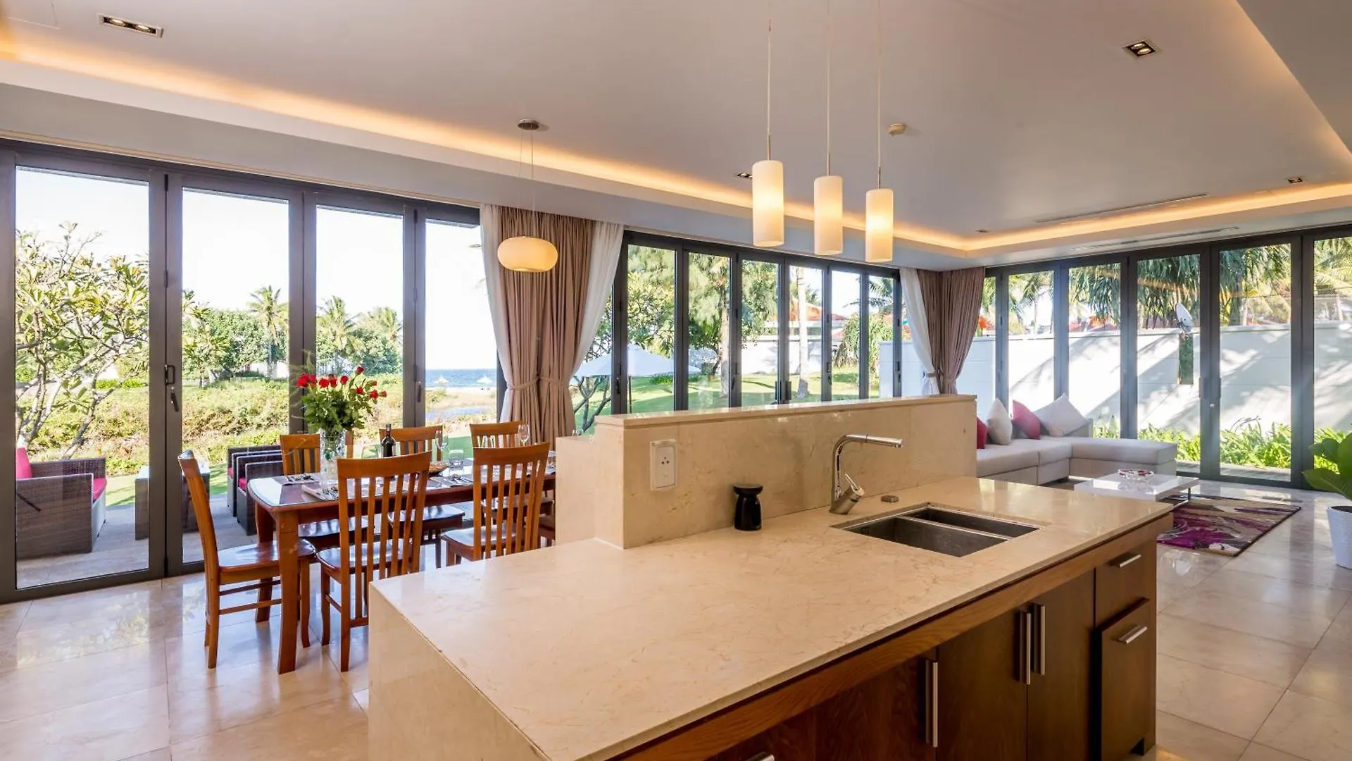 Ocean Retreats Villas Danang 0*, Da Nang