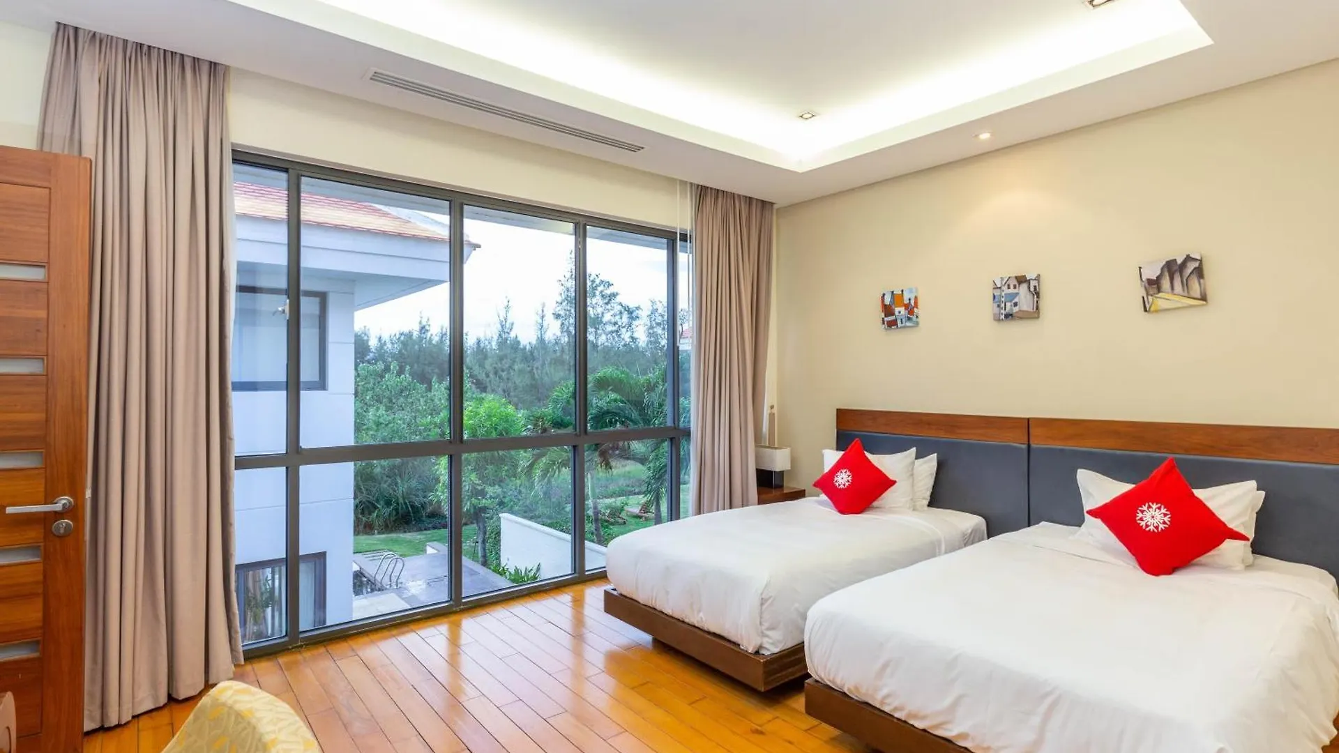Ocean Retreats Villas Danang 0*, Da Nang