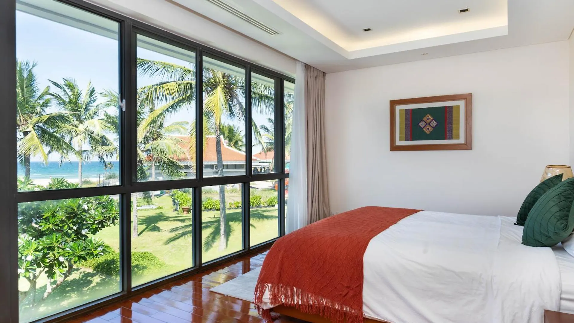 Ocean Retreats Villas Danang 0*, Da Nang