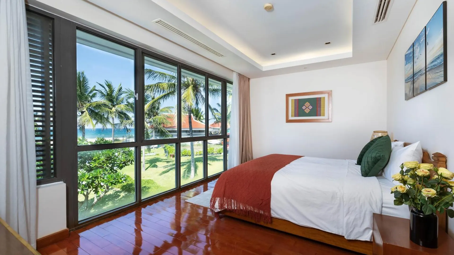 Ocean Retreats Villas Danang 0*, Da Nang